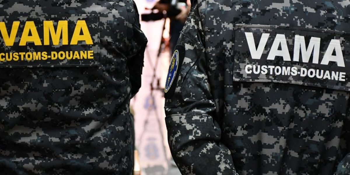 Marfă contrafăcută de 3 milioane lei, din Turcia, blocată într-un camion în România