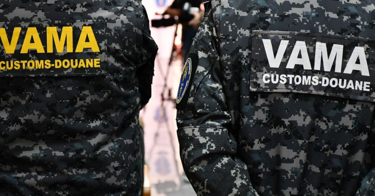 Inspectorii vamali au confiscat peste 41.000 de articole de îmbrăcăminte despre care se suspectează că ar fi contrafăcute, valoarea totală a acestora fiind estimată la aproximativ 3,1 milioane de lei