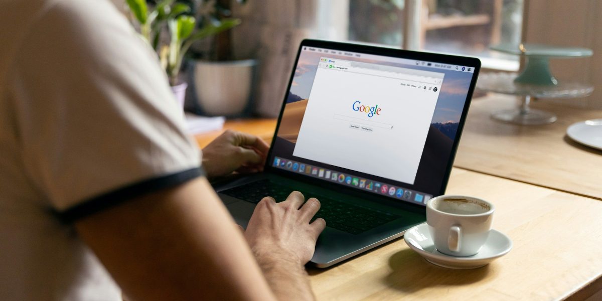 Ilegalul trece online: Cine plătește pentru noile fraude virtuale în România?