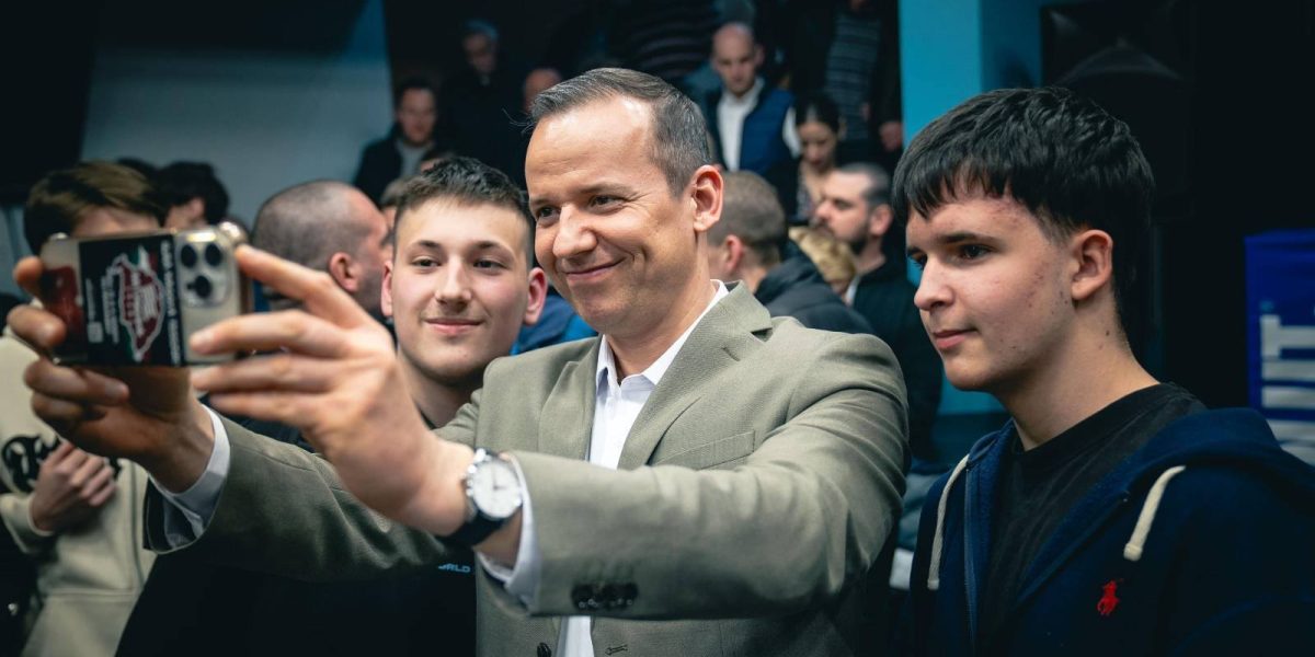 Sondajele de opinie din Ungaria prezintă o imagine fragmentată a intențiilor de vot, cu rezultate care favorizează alternativ partidele aflate în competiție pentru primul loc în scrutinul parlamentar