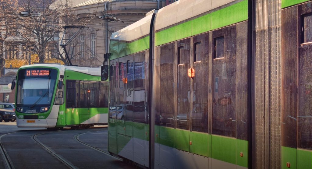 Tramvaiul 21, SUSPENDAT în weekend: 3 linii de autobuz, DEVIATE în București