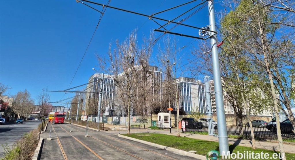 Lucrările la tramvaiul de pe Bulevardul Expoziției, aproape de finalizare Lucrările de modernizare a liniei de tramvai de pe Bulevardul Expoziției, parte a Lotului 11, se apropie de finalizare