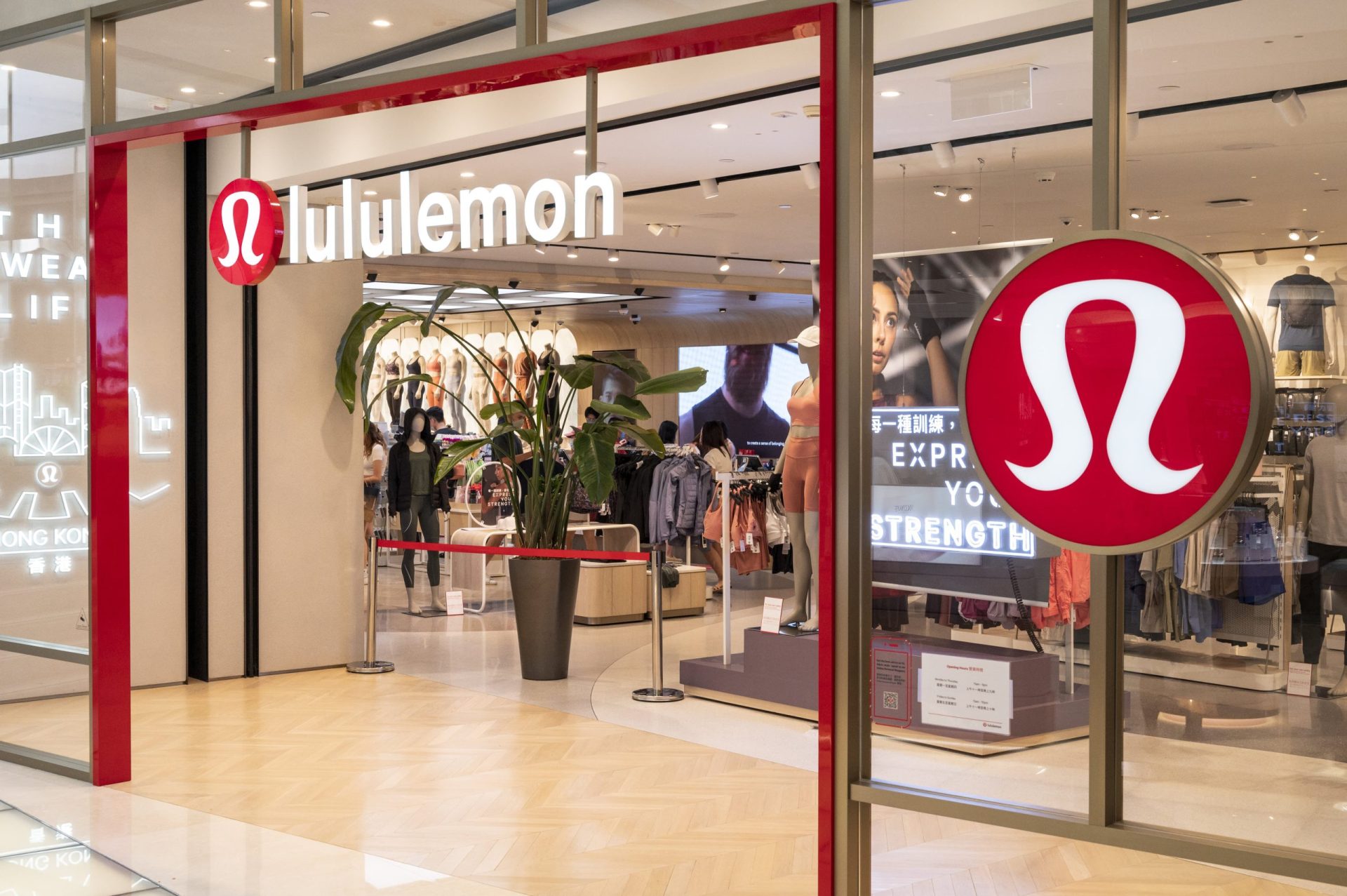 Lululemon, brandul de îmbrăcăminte sportivă, intră pe piața din România Lululemon Athletica, cunoscutul brand canadian de îmbrăcăminte și accesorii sportive, va debuta în România