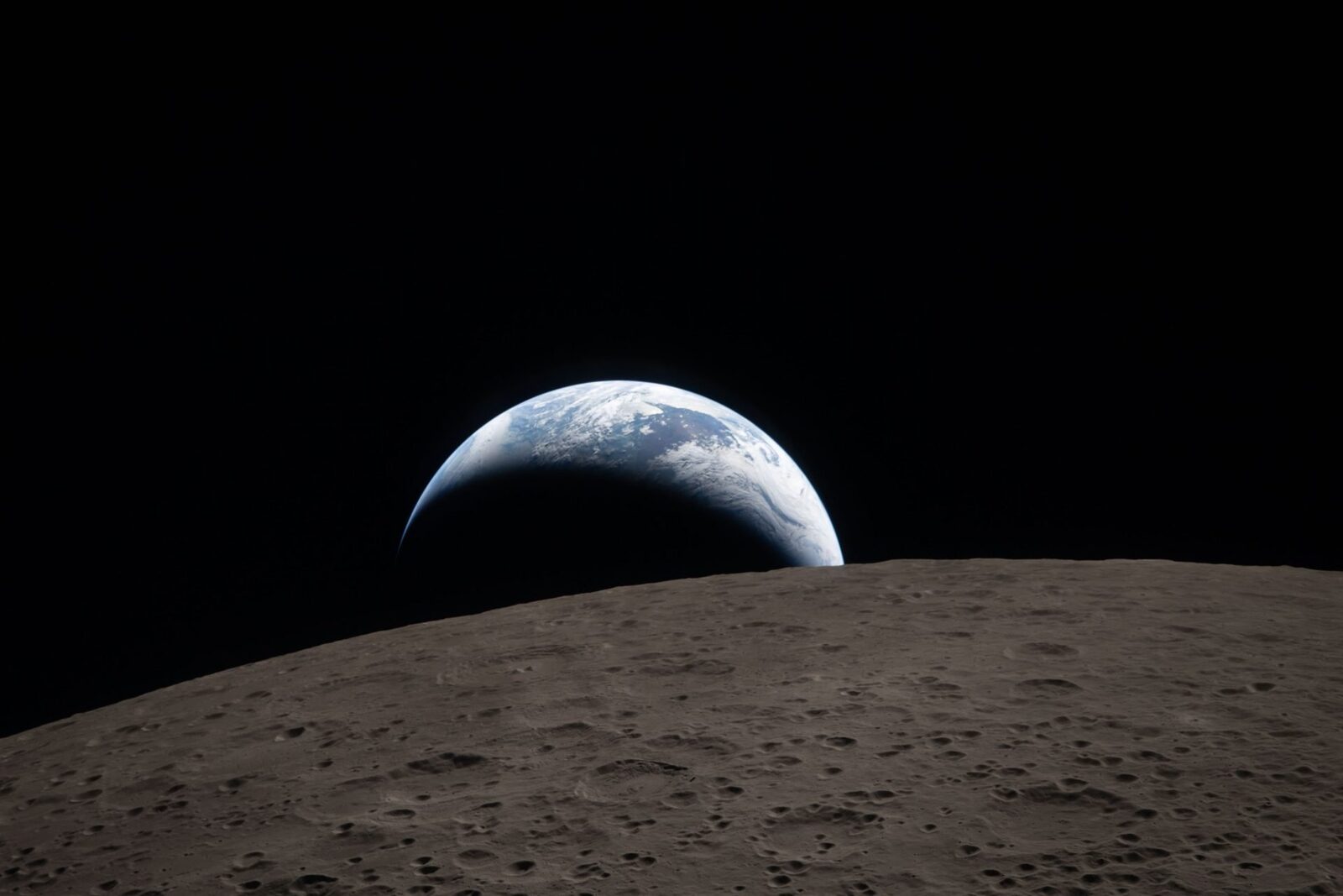 Ce melodii au ascultat astronauții Artemis II în drum spre Lună
