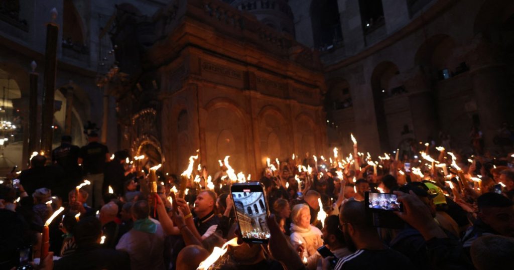 Sfânta Lumină vine azi la București: Ce planuri are România în caz de criză