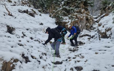 Doi turiști, salvați eroic în Piatra Craiului: Gheață și pericol, învingerea Jandarmeriei