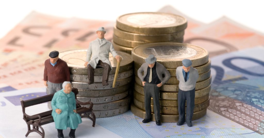 Guvernul anunță sprijin financiar pentru pensionari și copiii cu dizabilități București – Guvernul a aprobat, joi, pachetul de măsuri de solidaritate, care vizează acordarea de ajutoare financiare pentru categoriile vulnerabile