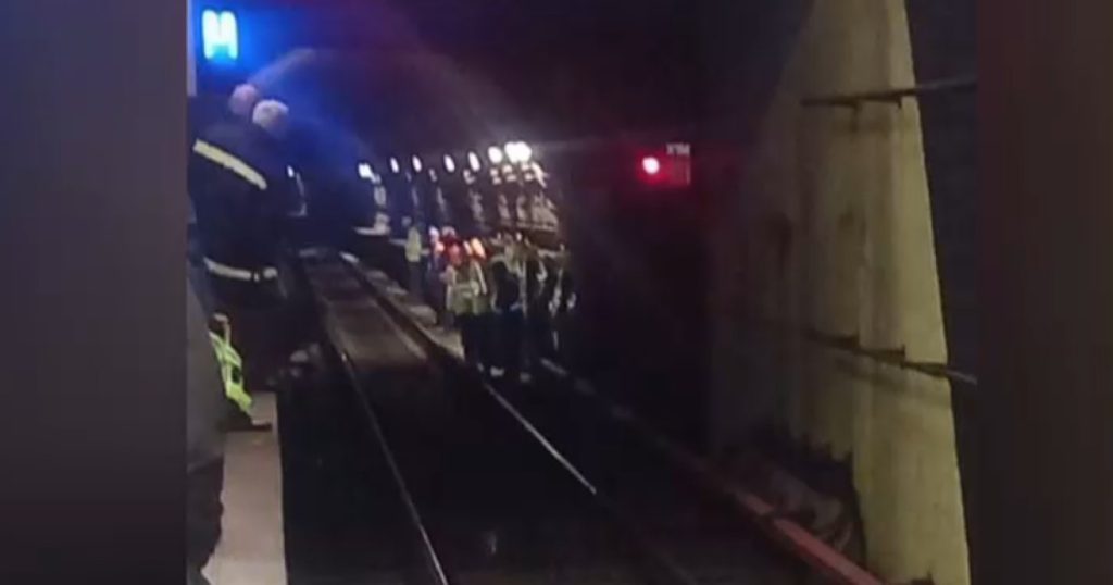 Galerie prăbușită la Metroul din București: Magistrala 4, blocată