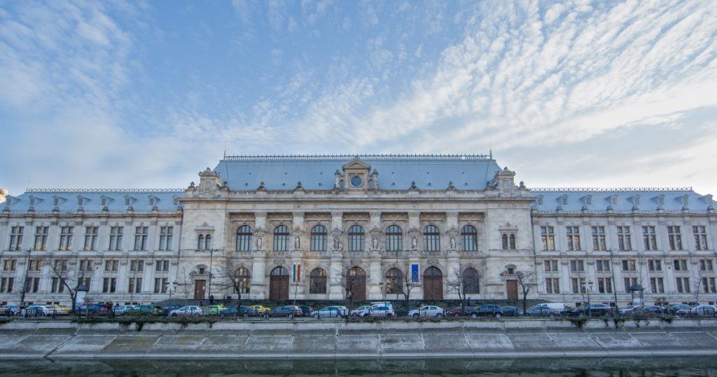 Curtea de Apel București a suspendat decizia CNA privind Realitatea Plus Curtea de Apel București a admis, miercuri, cererea companiei care deține licența Realitatea Plus de a suspenda decizia Consiliului Național al Audiovizualului (CNA) de a opri emisia postului TV