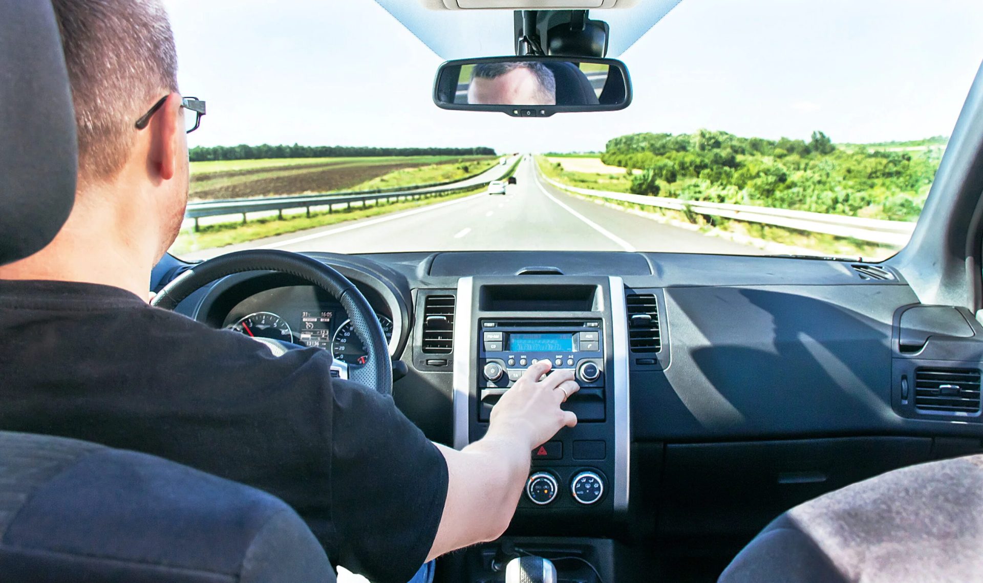 Răsturnare în trafic: România bagă radare pentru viteză medie. Cum scapi de amendă?