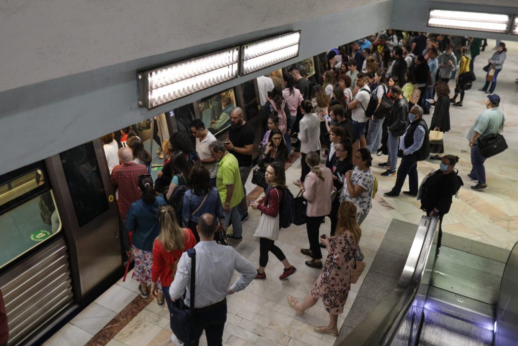 Biletul de metrou, 7 lei! Ministrul pleacă, scumpirea e semnată la București