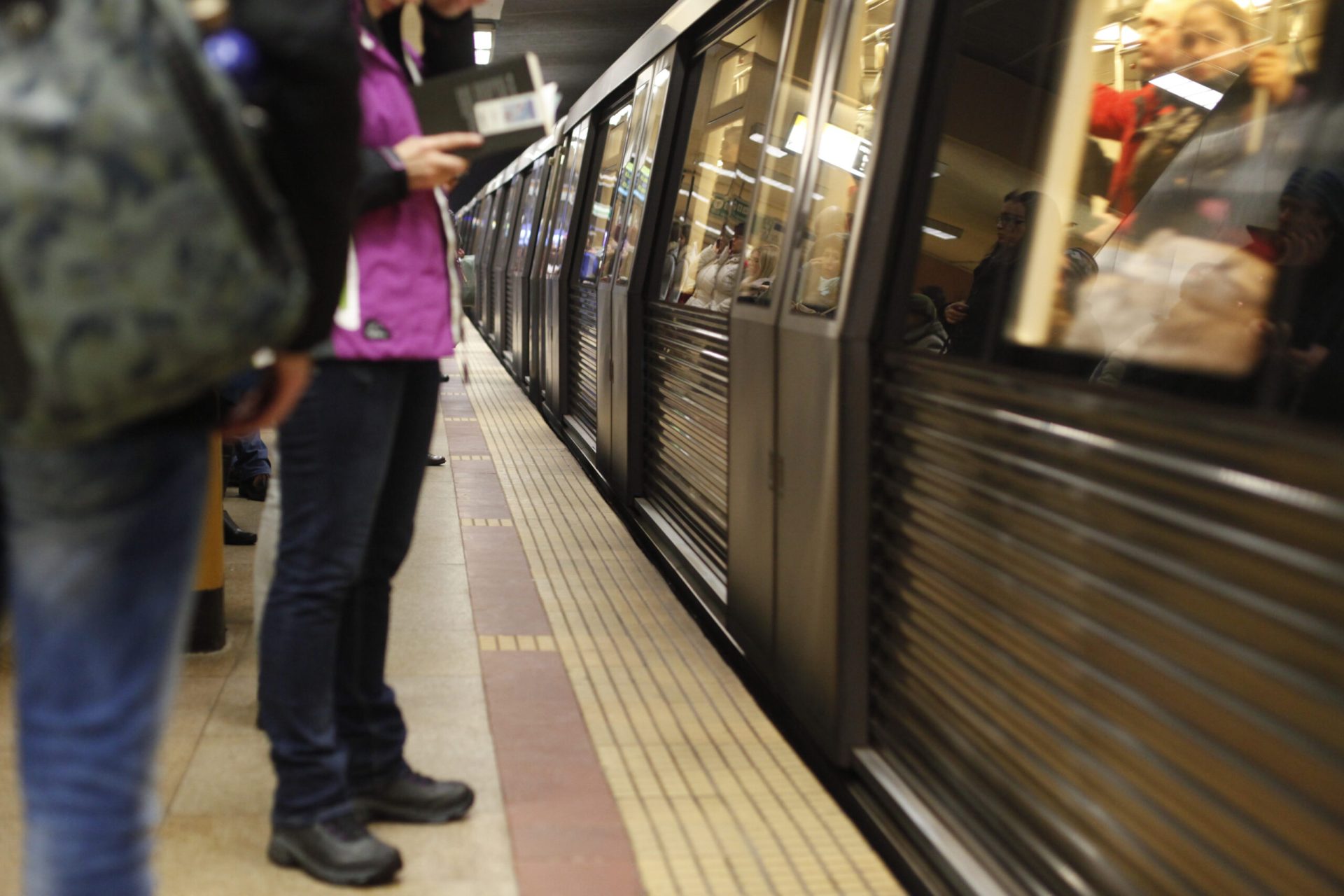 Bucureștenii vor plăti cea mai scumpă călătorie cu metroul din regiune, după o majorare de 40% O veste proastă pentru bucureșteni: prețul unei călătorii cu metroul va crește de la 5 la 7 lei, o decizie care va face capitala României să aibă cele mai scumpe bilete din regiune
