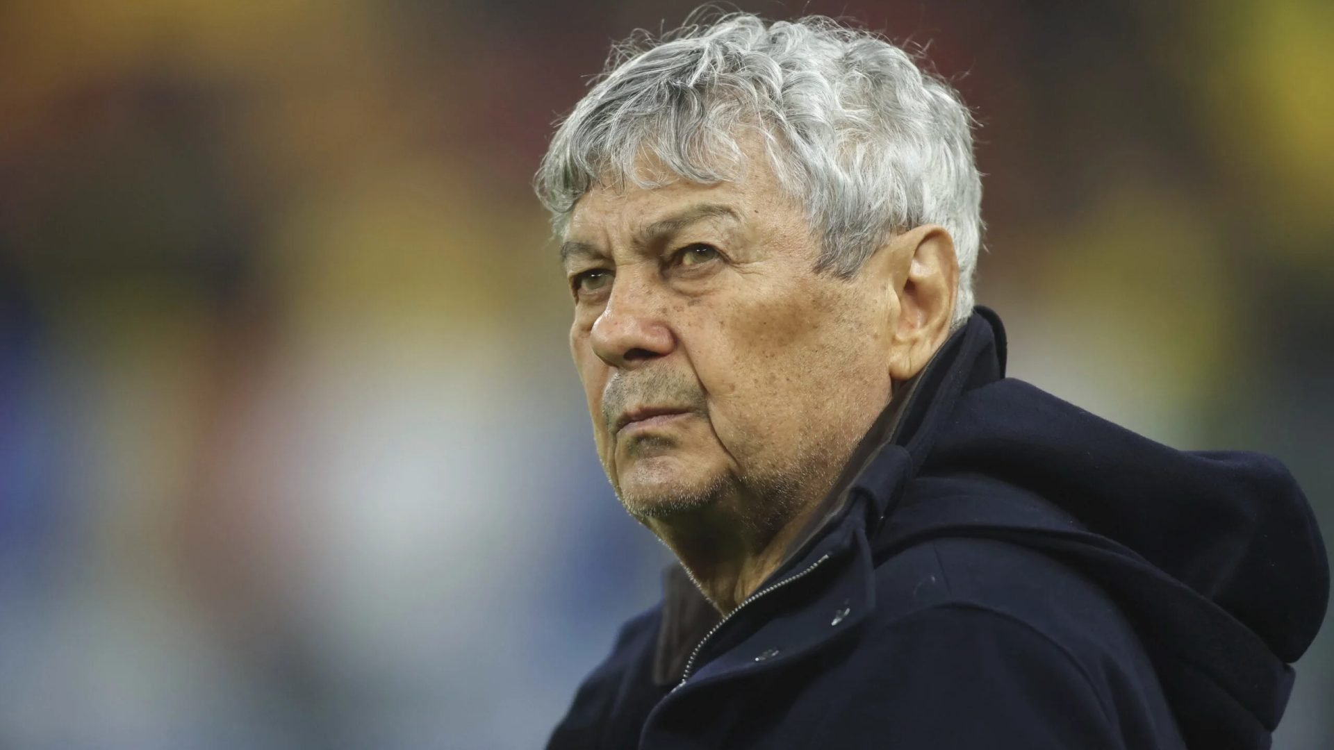 Medicii iau în calcul utilizarea ECMO pentru MIRCEA Lucescu, o procedură vitală în cazul agravării stării sale de sănătate Fostul selecționer al României, MIRCEA Lucescu, se află internat în stare gravă la Terapie Intensivă, la Spitalul Universitar de Urgență București, după ce a suferit un infarct