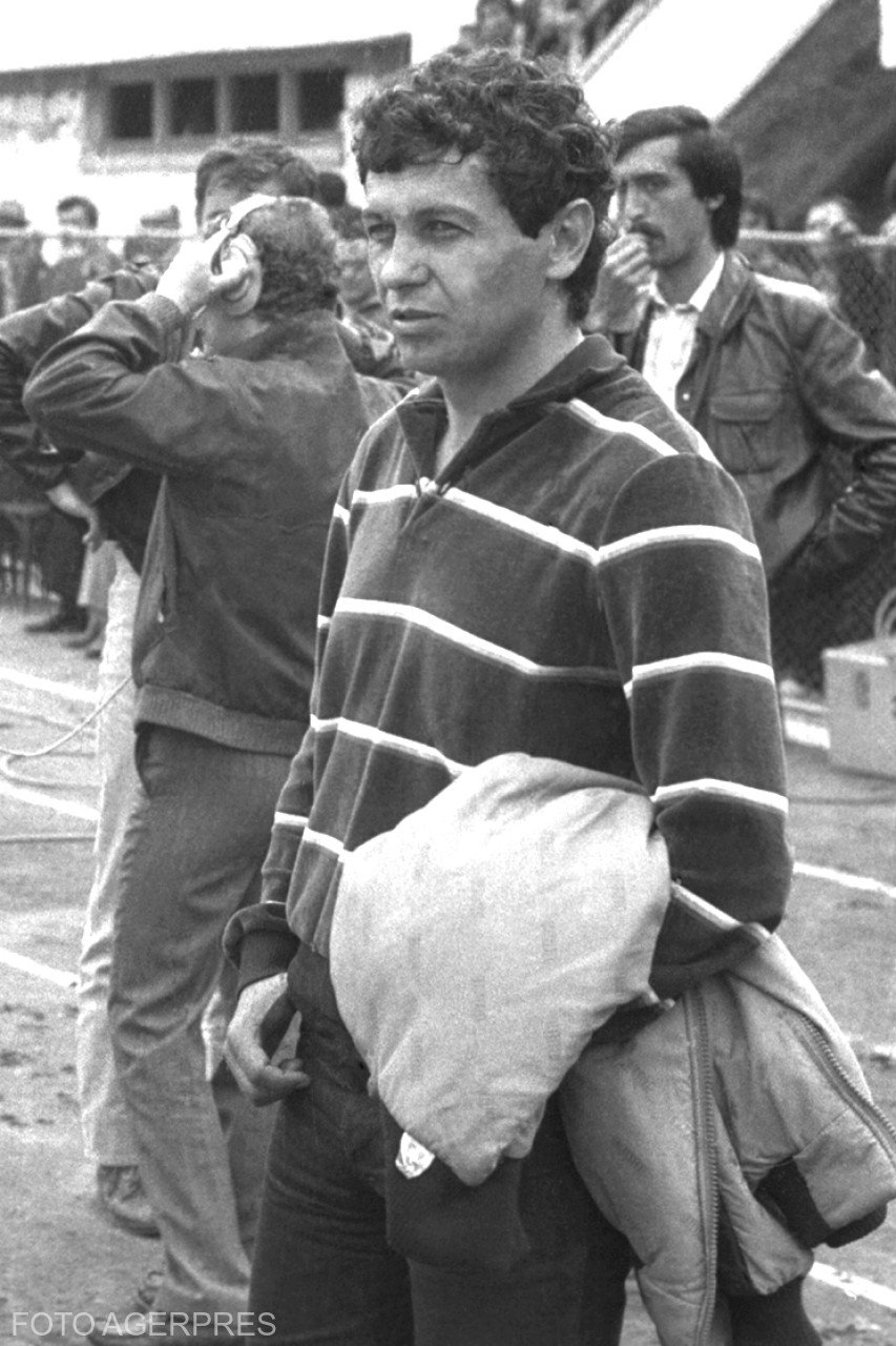 MIRCEA Lucescu, LEGENDARUL ANTRENOR, A MURIT LA 80 DE ANI Mircea Lucescu, unul dintre cei mai mari antrenori de fotbal din istoria României, a decedat marți, la vârsta de 80 de ani