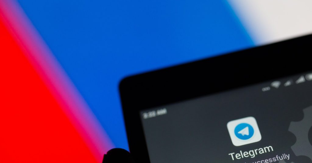 Rusia, pe steroizi radio: Cum riscă să-și saboteze soldații via Telegram