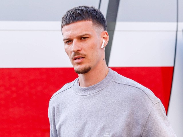 Olandezii au dezvăluit salariul lui Dennis Man la PSV Suma pe care o va încasa mijlocașul ofensiv al echipei naționale a României, DENNIS MAN, dacă va ajunge să joace la PSV Eindhoven, a fost dezvăluită recent