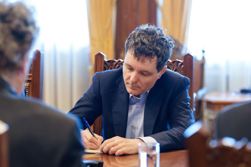 MINISTRUL JUSTIȚIEI, RADU MARINESCU, A PROPUS CANDIDAȚII PENTRU ȘEFII MARILOR PARCHETE PREȘEDINTELUI Nicușor Dan Ministrul Justiției, RADU MARINESCU, a înaintat marți propunerile pentru șefia marilor parchete către PREȘEDINTELE Nicușor Dan, la Palatul Cotroceni