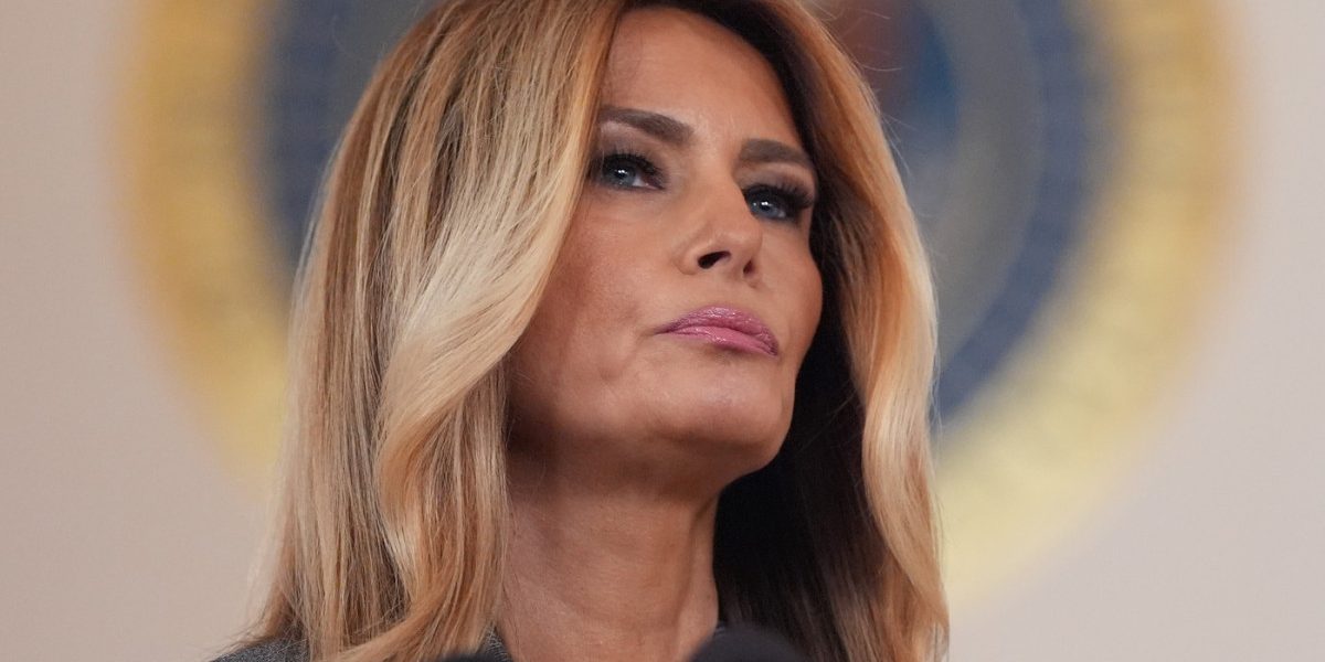 Victimele lui Epstein acuză: Melania Trump aruncă vina pe ele