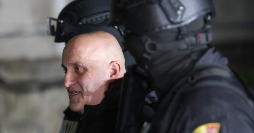 Potra rămâne după gratii, fiul și nepotul scapă de arest