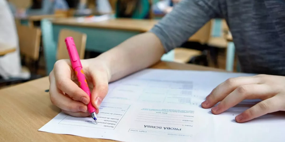 Notele-de-la-simulare-nu-se-trec-automat-in-catalog.-Ce-spune-legea.webp.webp - JurnalUrban