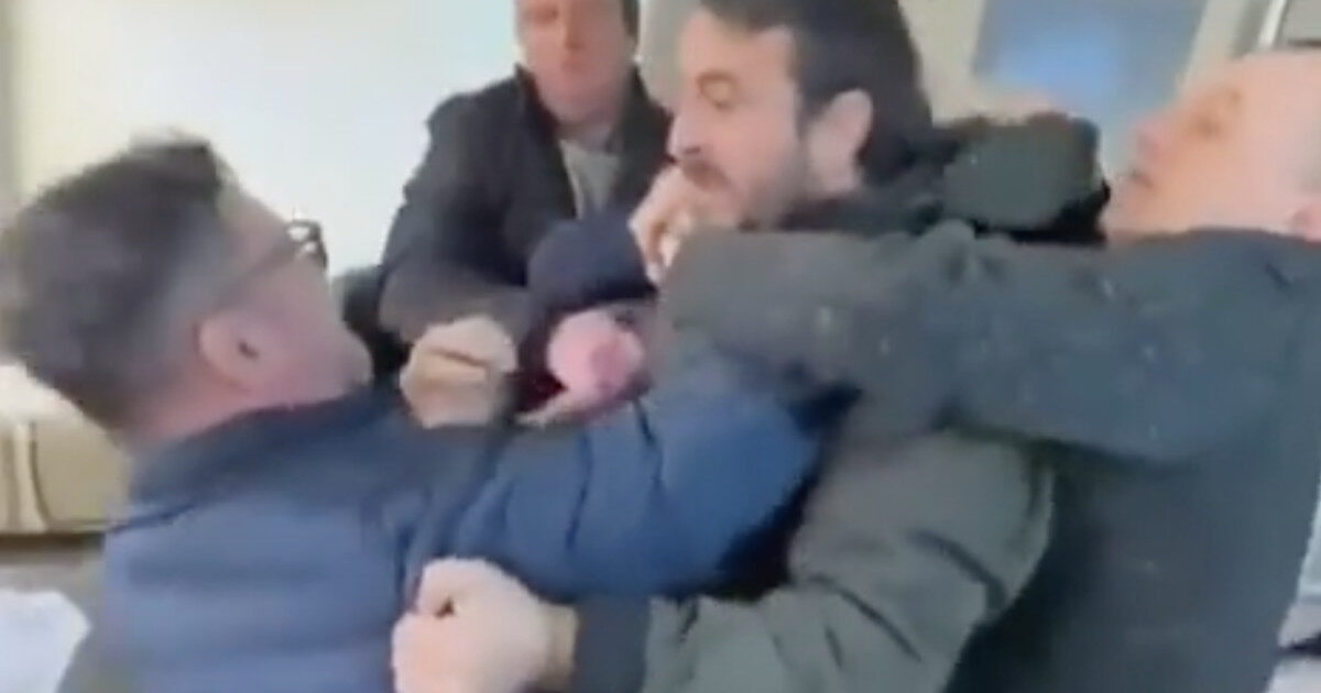 BĂTAIE în sediul AUR: „Mi-am dat viața pentru partid!”, acuze grave