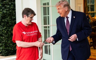 Trump, show ieftin la Casa Albă: Bacșiș de 100$ și fast-food regizat