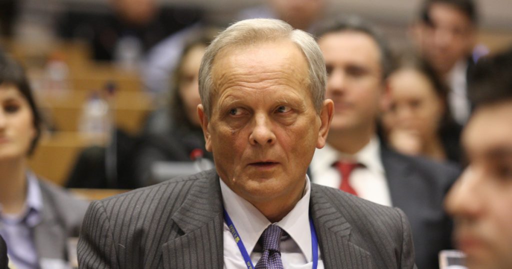 Stolojan, despre România: „Ne dăm cu stângul în dreptul”. Cine plătește nota?