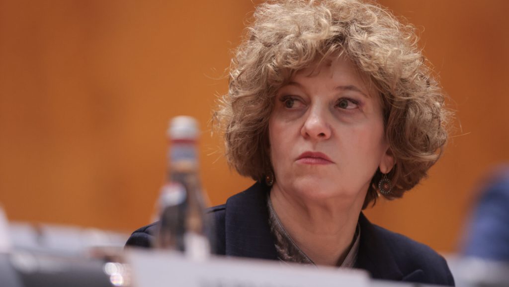 Oana Gheorghiu: Listarea companiilor de stat, o problemă falsă?