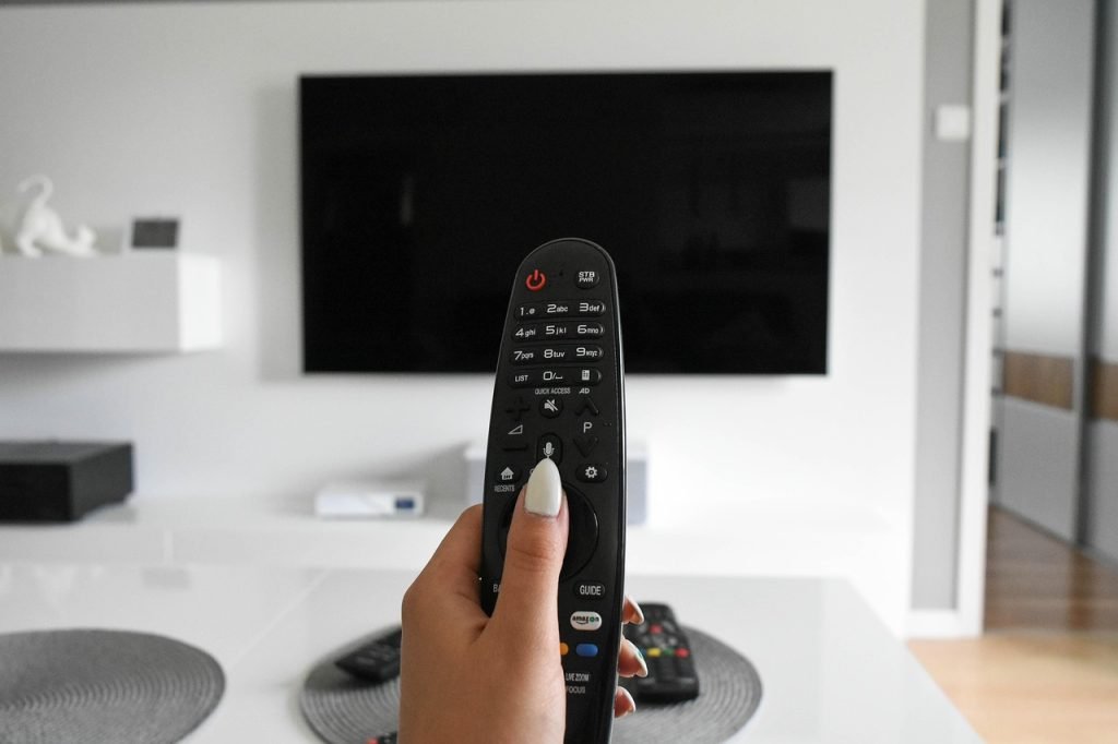 TVR Folclor dispare de pe micul ecran: postul TV migrează exclusiv în mediul online Postul TVR Folclor, dedicat promovării tradițiilor românești, a fost scos din grila de emisie clasică