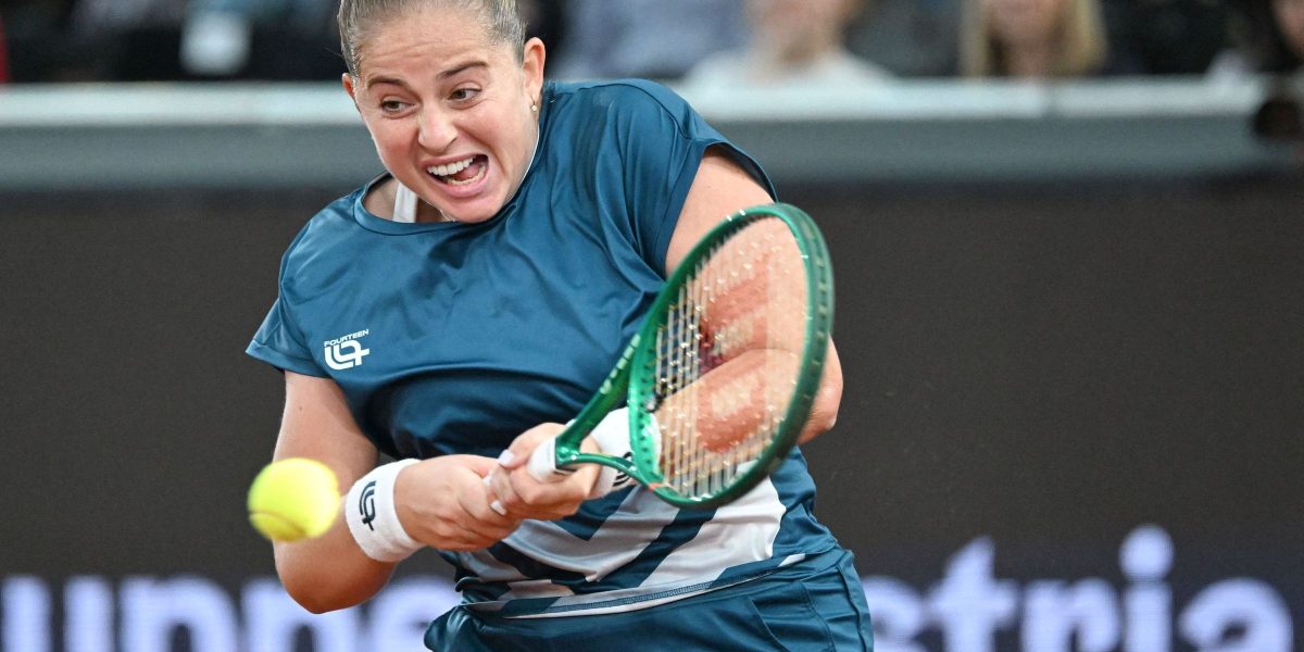 Ostapenko şi-a "ieşit din pepeni" înainte de duelul cu Ruse: "Dacă se mai întâmplă o dată, e afară! Încă o dată şi pleacă"