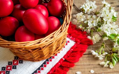 Ouăle roșii de Paște: De la simboluri ancestrale la tradiții în România