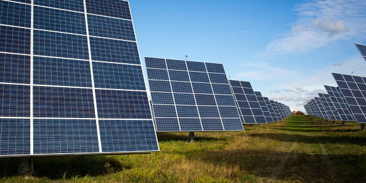 Bolojan: 90% din avizele pentru energie, date pe proiecte speculative