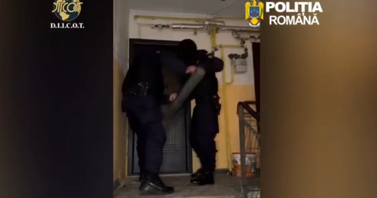 Rețea de traficanți, ridicată de polițiști: Vindeau droguri elevilor, cu reduceri