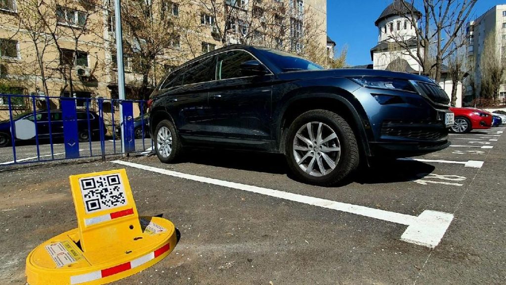 Parcări inteligente la Târgu Jiu: Șoferii vor afla în timp real unde găsesc locuri libere, prin aplicație Primăria Municipiului Târgu Jiu implementează un sistem inteligent de gestionare a parcărilor, care le va permite șoferilor să vadă, direct pe telefonul mobil, unde sunt disponibile locuri de parcare
