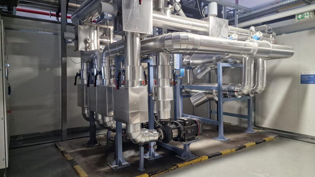 HEINEKEN România investește în tehnologii moderne pentru o producție mai ecologică București – Grupul HEINEKEN România continuă eforturile de sustenabilitate și anunță finalizarea unei investiții majore în tehnologii moderne la fabricile sale de bere din Craiova și Ungheni, județul Mureș