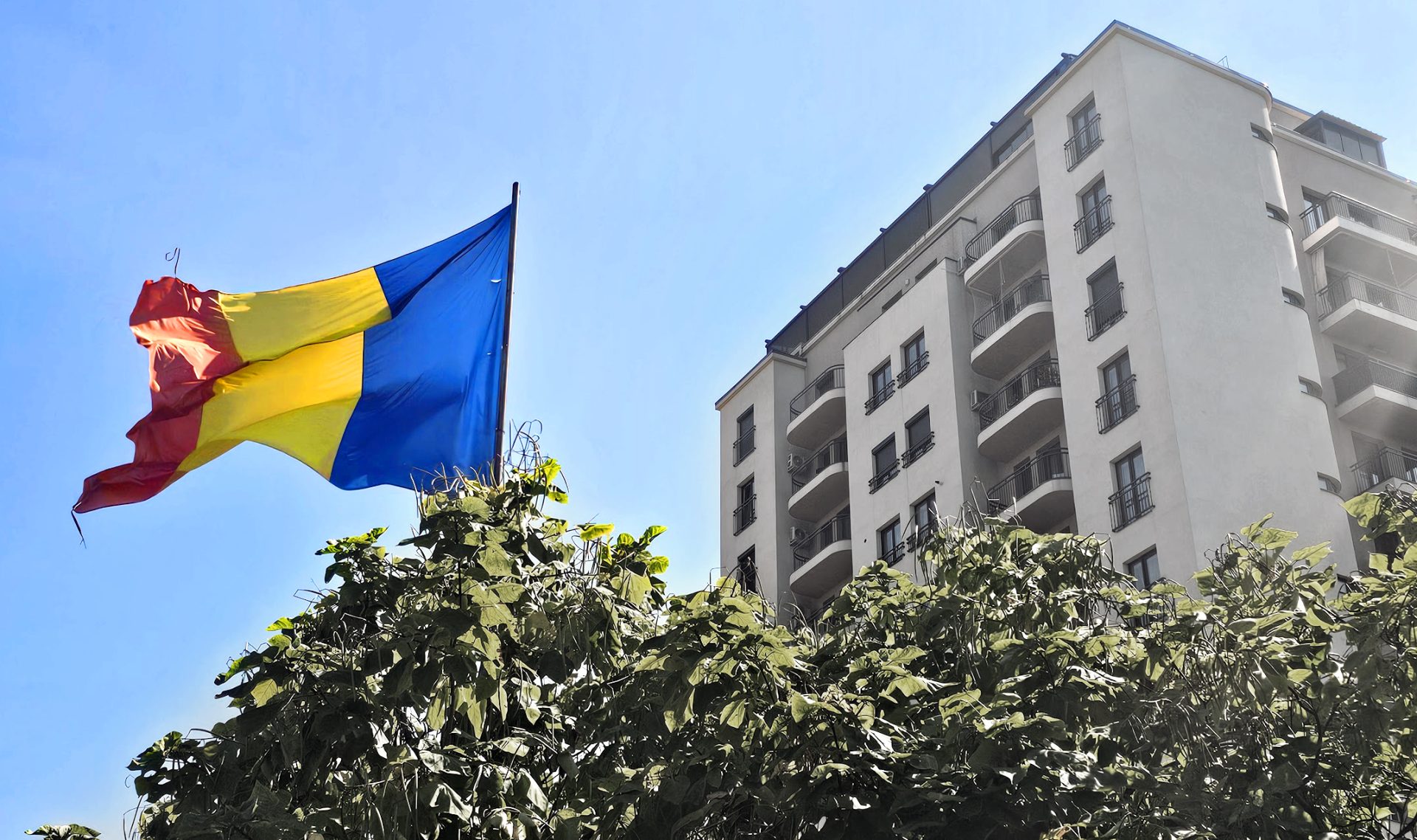 Piața imobiliară încetinește, dar prețurile continuă să urce Piața rezidențială din România a început cu stângul anul 2026, cu un număr mai mic de tranzacții, în timp ce prețurile apartamentelor continuă să crească, mai ales în marile orașe