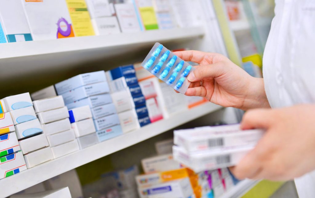 Farmaciile deschise non-stop de Paște 2026: Unde găsești ajutor în Noaptea Învierii