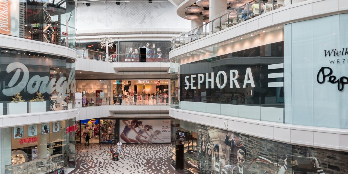 Programul-mall-urilor-de-Paste-2026.-Unde-poti-face-cumparaturi-chiar-pe-12-aprilie.jpg - JurnalUrban