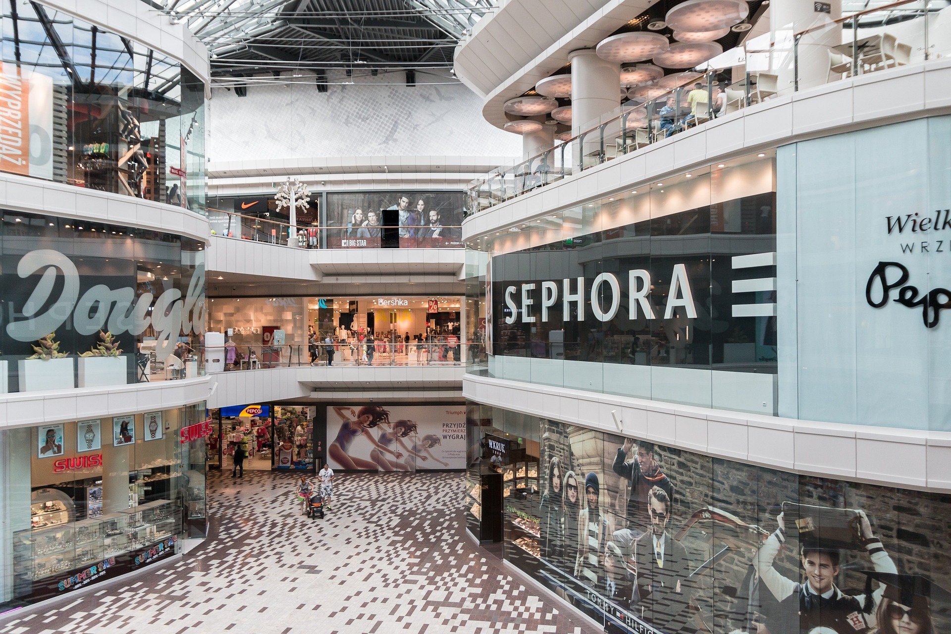 Paște 2026: Ce mall-uri rămân deschise pe 12 aprilie? Unde faci cumpărături de sărbători