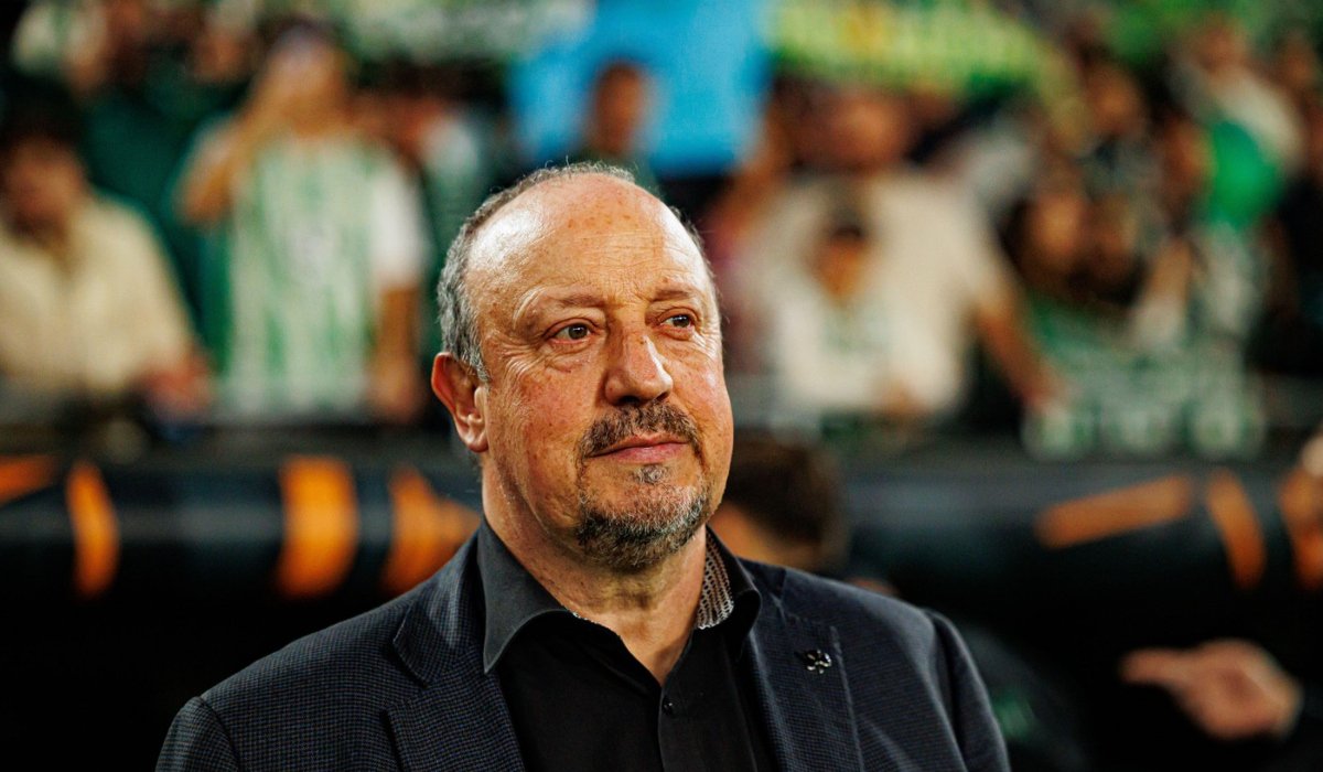 Răzvan Lucescu, pe drum spre București după vestea primită de la Atena Antrenorul echipei PAOK, Răzvan Lucescu, se întoarce de urgență în România