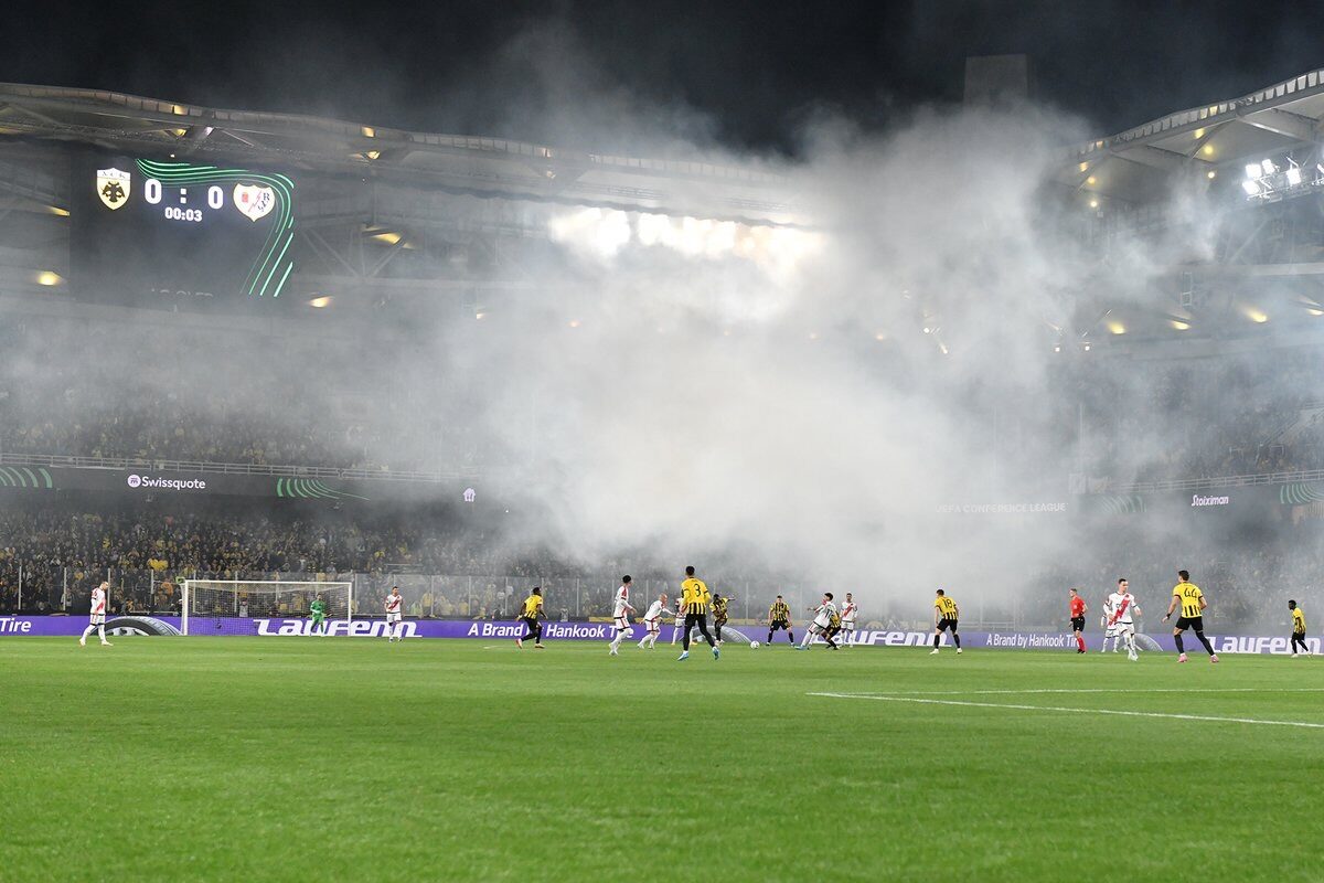O „minune” din cartier în semifinale: Stadion vechi, gazon jalnic, bilete greu de găsit!