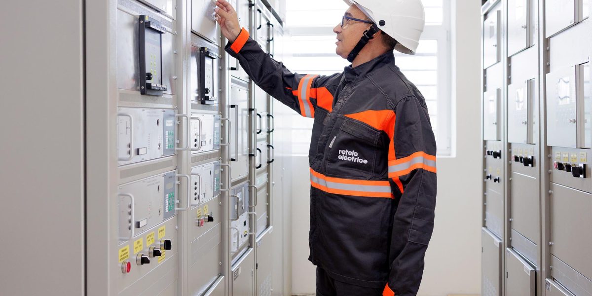 Retele-Electrice-Romania_statia-Mamaia_resize.jpg - JurnalUrban