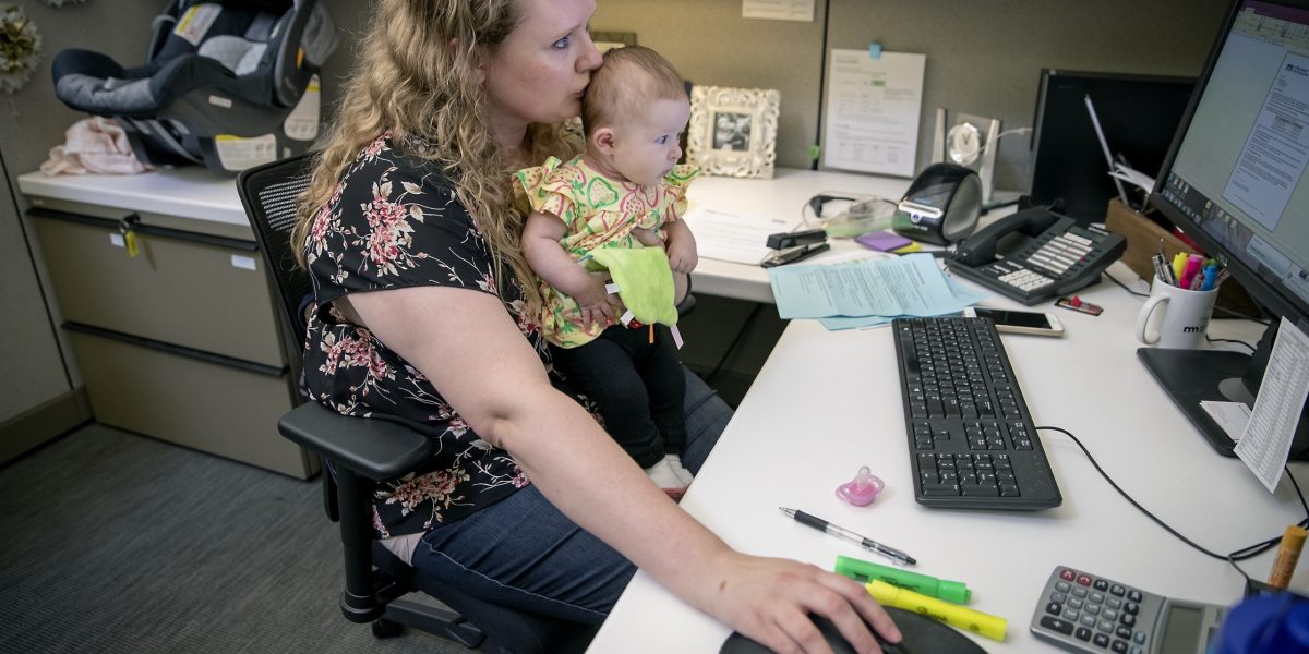 Revenire-la-locul-de-munca-din-concediu-de-maternitate-reguli-documente.jpg - JurnalUrban