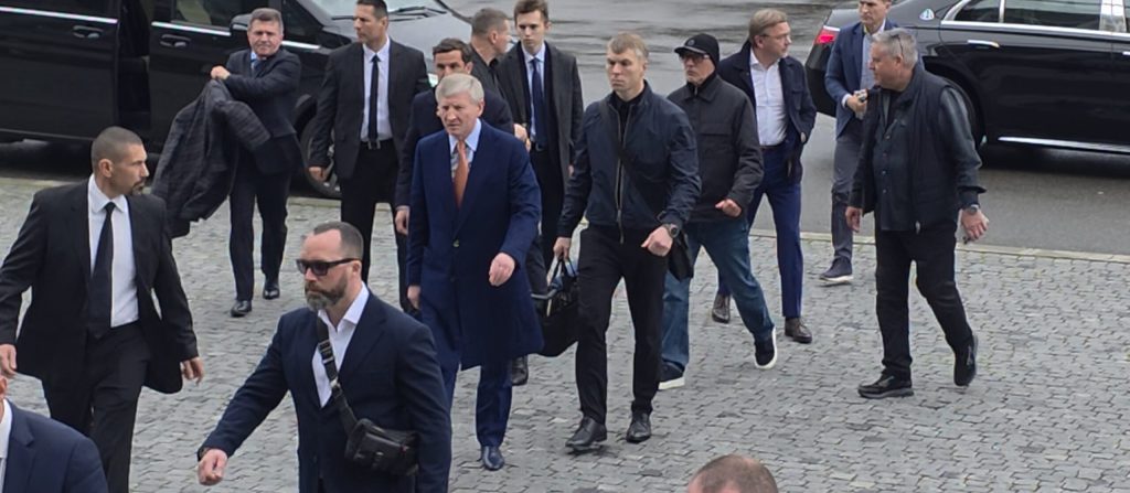 Rinat Ahmetov, unul dintre cei mai influenți oligarhi din Europa de Est, a fost prezent la București pentru a-și lua rămas bun de la Mircea Lucescu