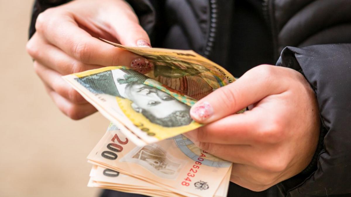 Bani de la stat de paște și crăciun: Cine primește și ce condiții sunt