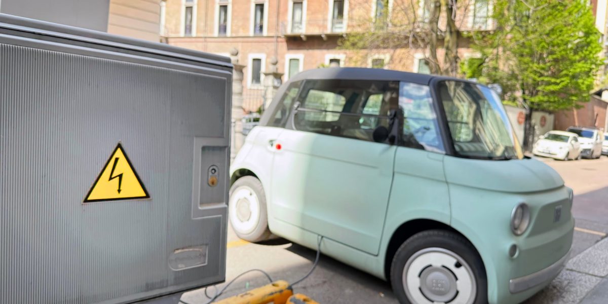 Se-pregateste-amendarea-soferilor-care-ocupa-abuziv-locurile-de-incarcare-a-masinilor-electrice.-De.jpeg - JurnalUrban