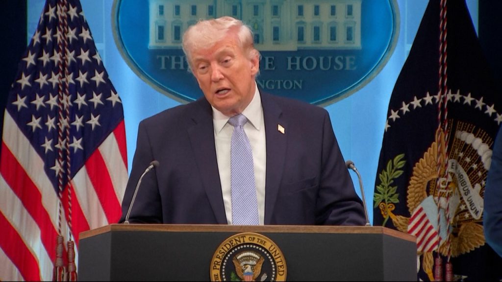 Teheranu’ râde de Trump: „Un președinte învins” după blocarea strâmtorii Ormuz