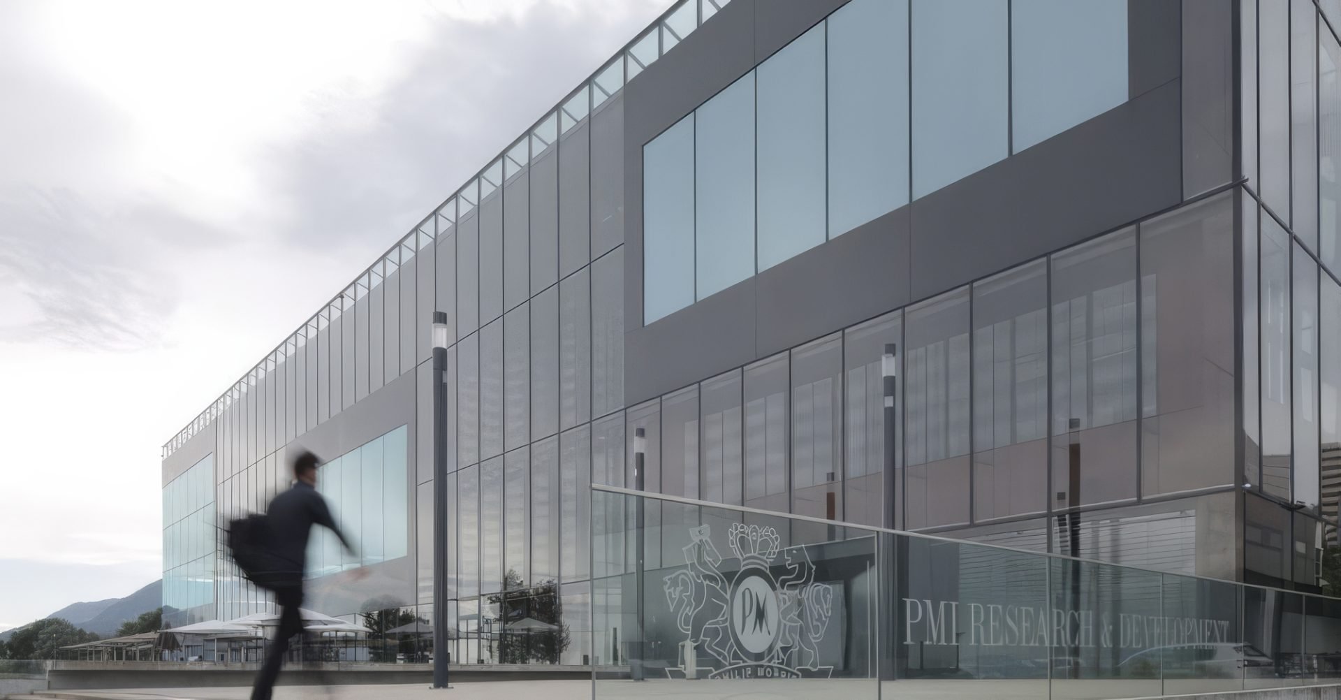 De la o veche fabrică de tutun la un centru de cercetare de ultimă generație: cum transformă PMI un sit istoric NEUCHÂTEL, ELVEȚIA – Vechiul sit industrial din Neuchâtel, Elveția, unde timp de aproape un secol s-a procesat tutun, a fost transformat într-un hub științific modern