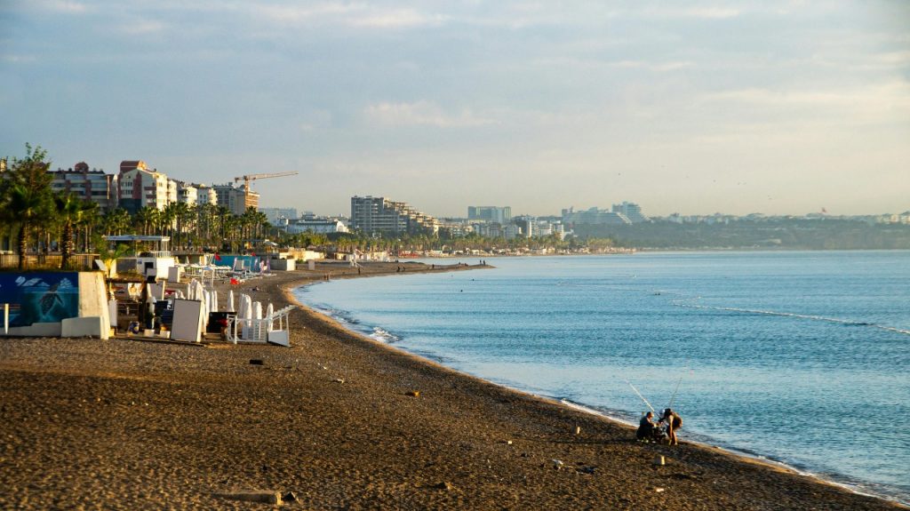 Litoralul românesc, dezamăgire de Paște: Turiștii au fugit în Bulgaria