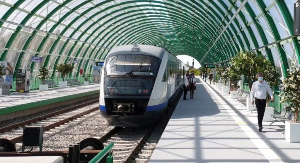 Un tren privat spre Aeroportul Otopeni a fost trimis pe un traseu greșit din Gara de Nord din București în toamna anului trecut, din cauza unei erori umane